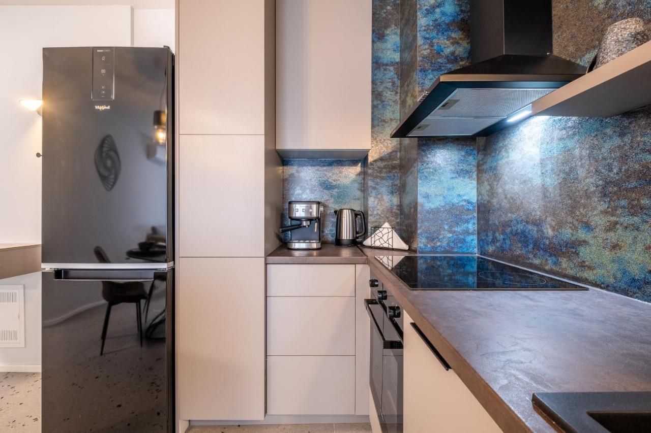 Emirates Lux Apartment And Parking София Екстериор снимка