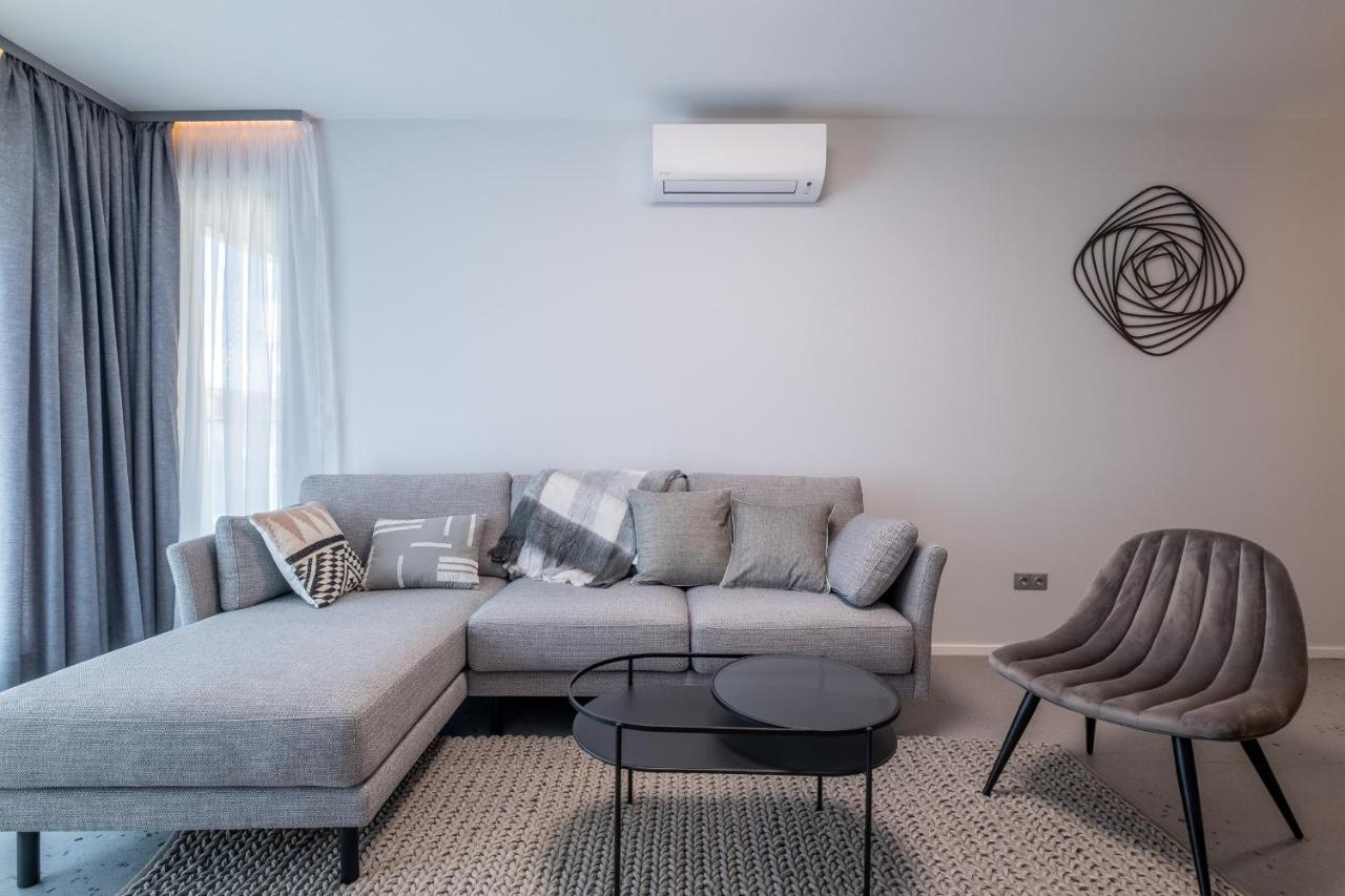 Emirates Lux Apartment And Parking София Екстериор снимка