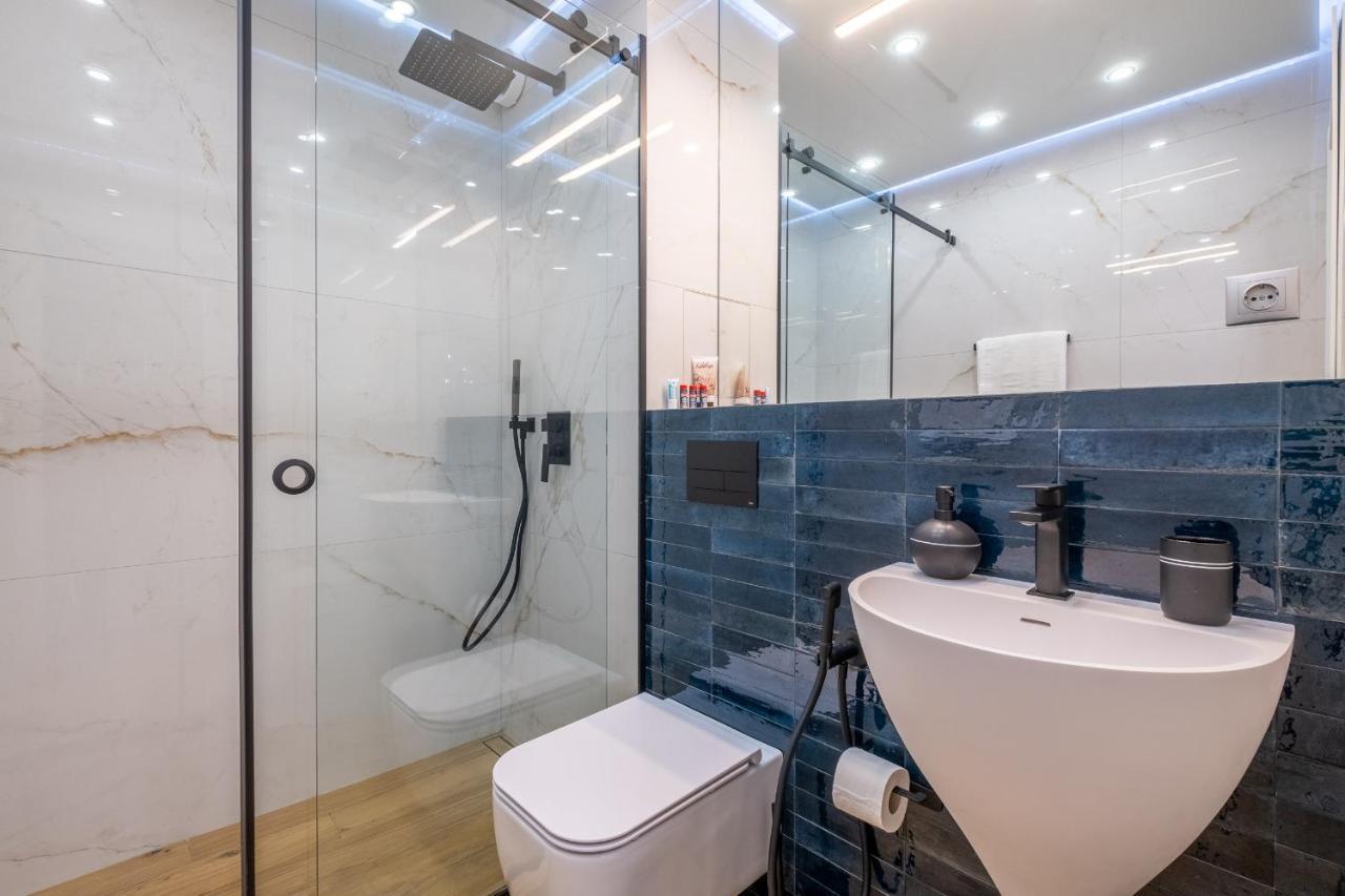 Emirates Lux Apartment And Parking София Екстериор снимка