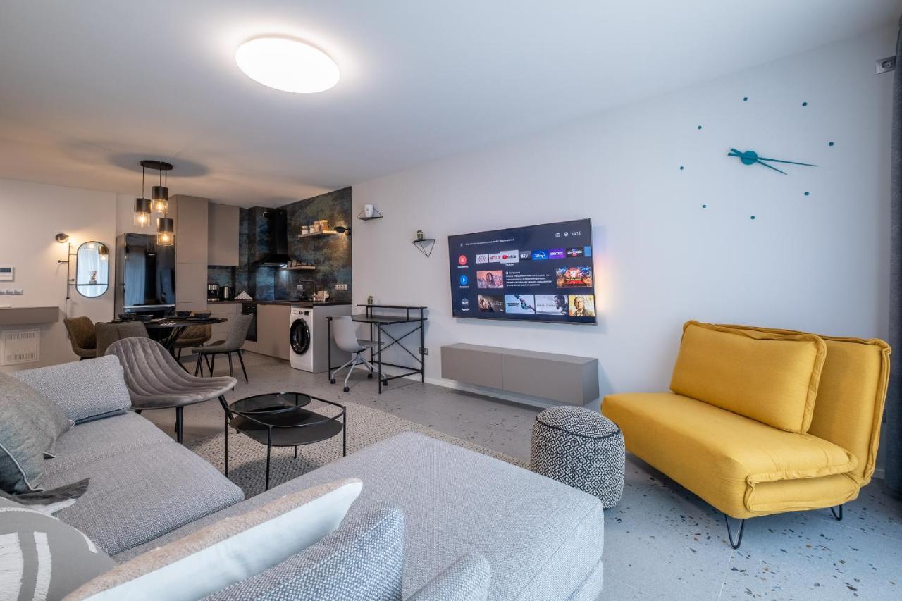 Emirates Lux Apartment And Parking София Екстериор снимка