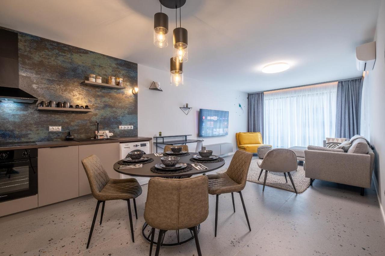 Emirates Lux Apartment And Parking София Екстериор снимка