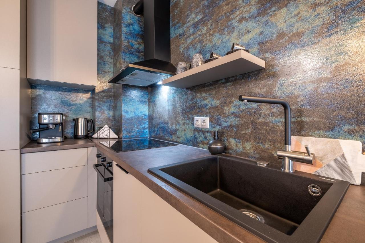 Emirates Lux Apartment And Parking София Екстериор снимка