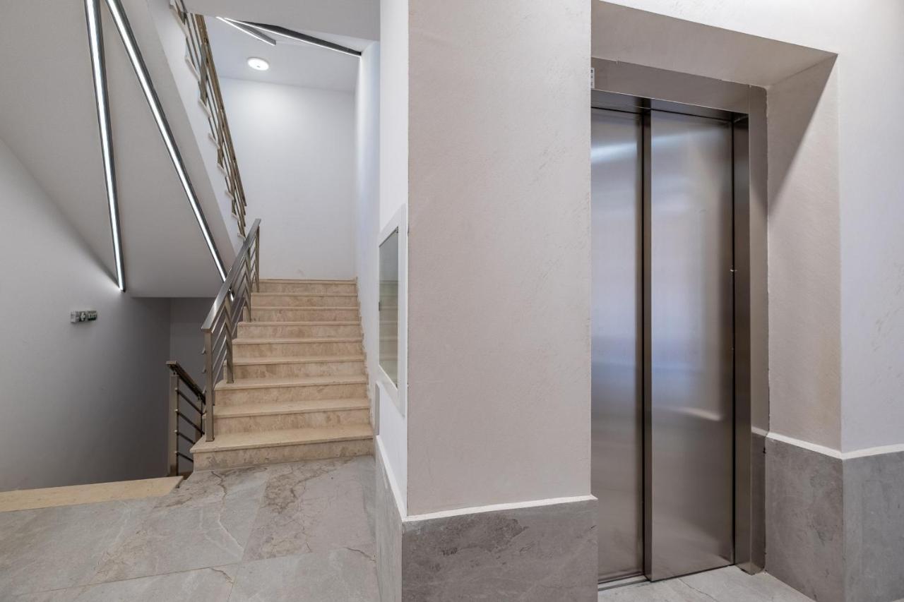 Emirates Lux Apartment And Parking София Екстериор снимка