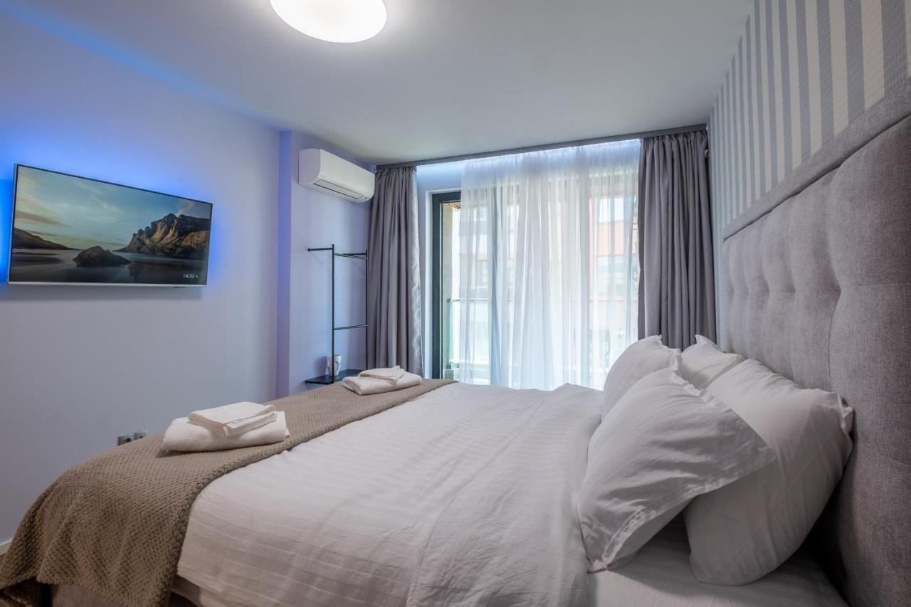 Emirates Lux Apartment And Parking София Екстериор снимка