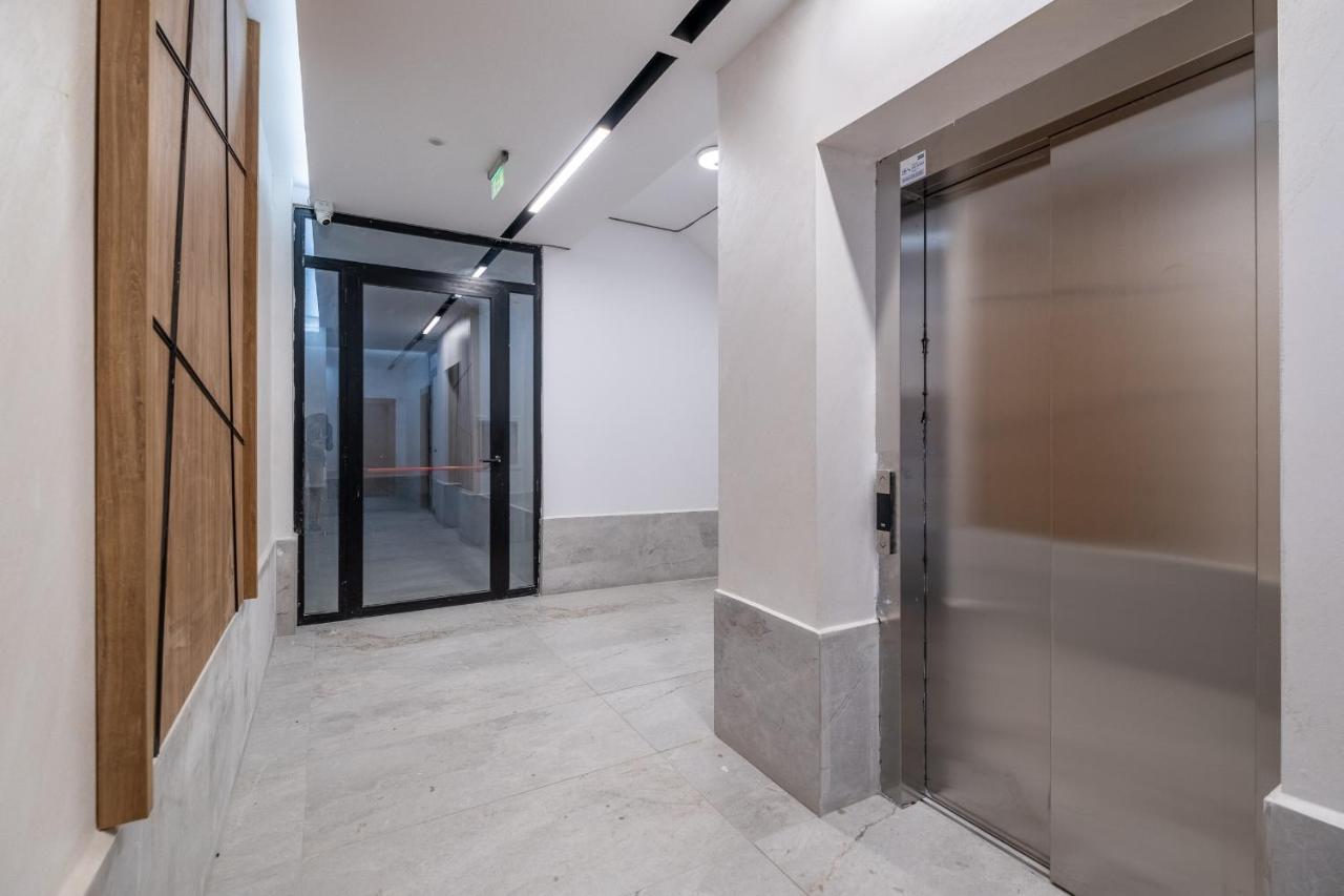 Emirates Lux Apartment And Parking София Екстериор снимка