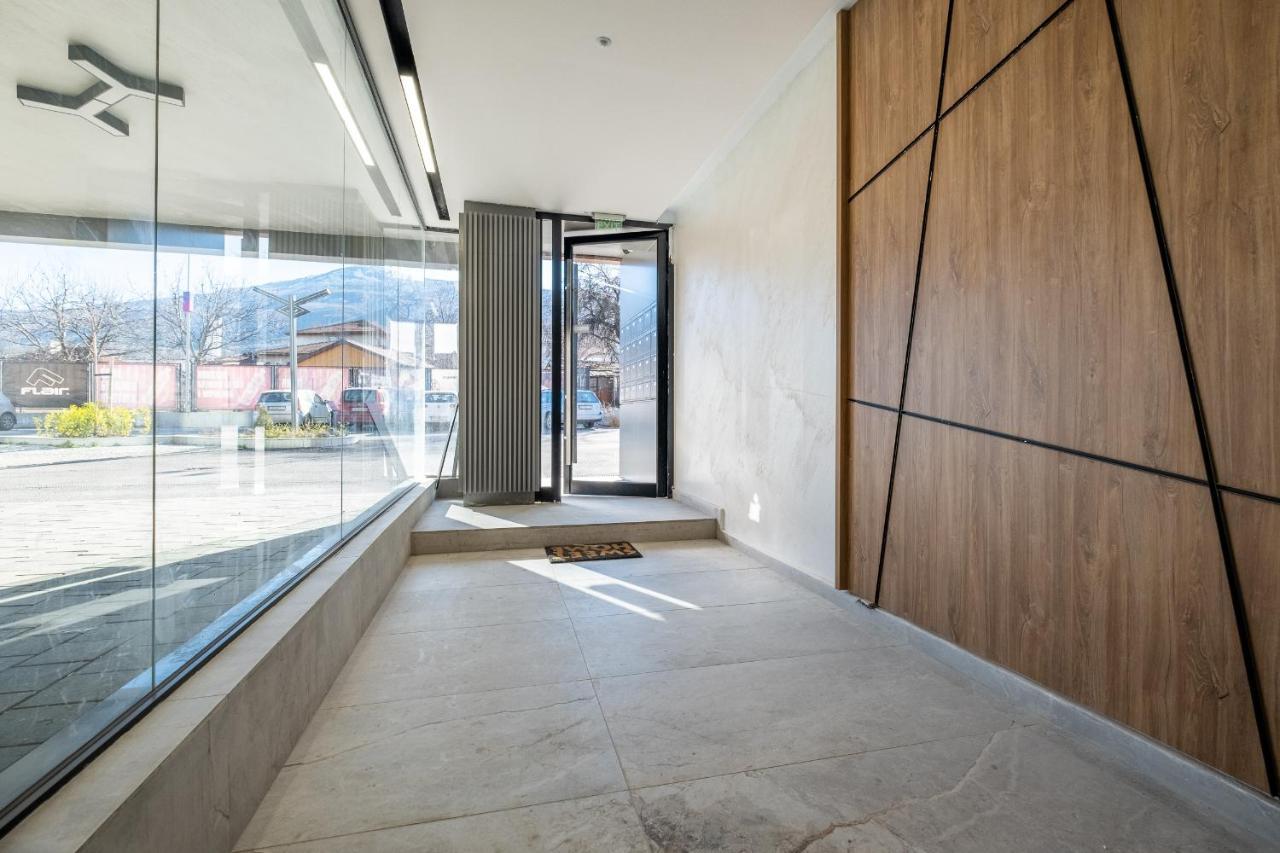 Emirates Lux Apartment And Parking София Екстериор снимка