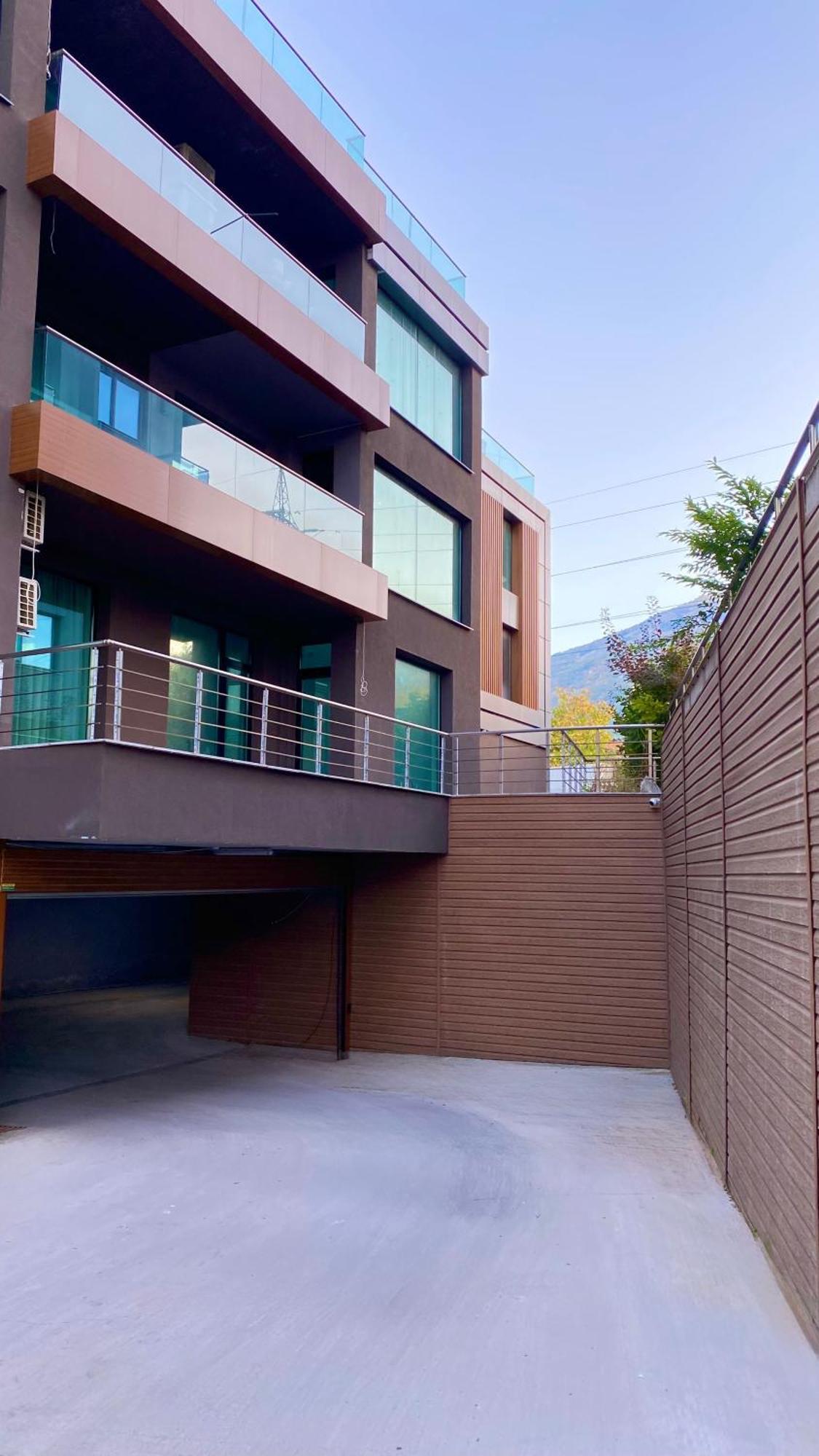 Emirates Lux Apartment And Parking София Екстериор снимка
